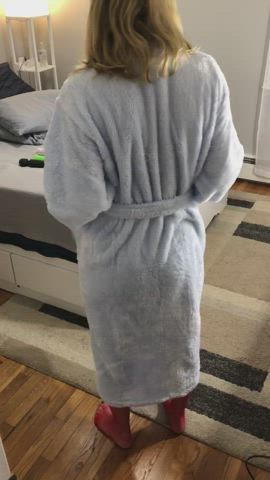 What’s cuter me with my robe On or Off? 34y/o MIL[F]