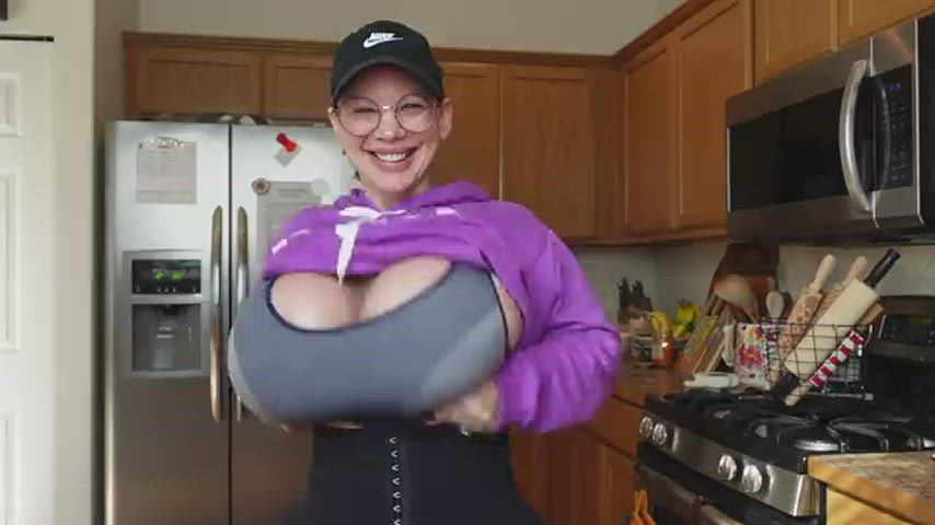 Brittany Elizabeth Busty Huge Tits Silicone gif