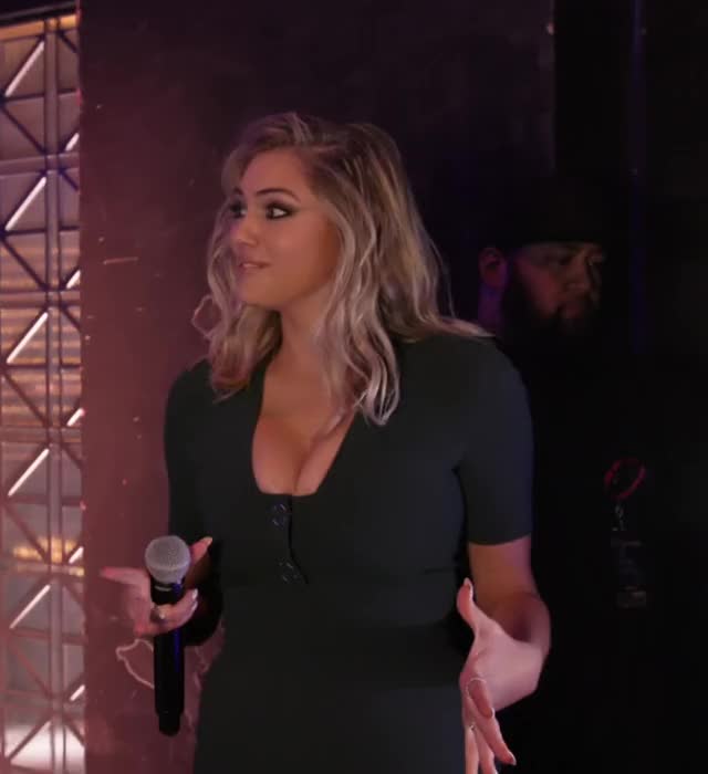 Kate Upton - Lip Sync Battle S03E13 -05a (1)