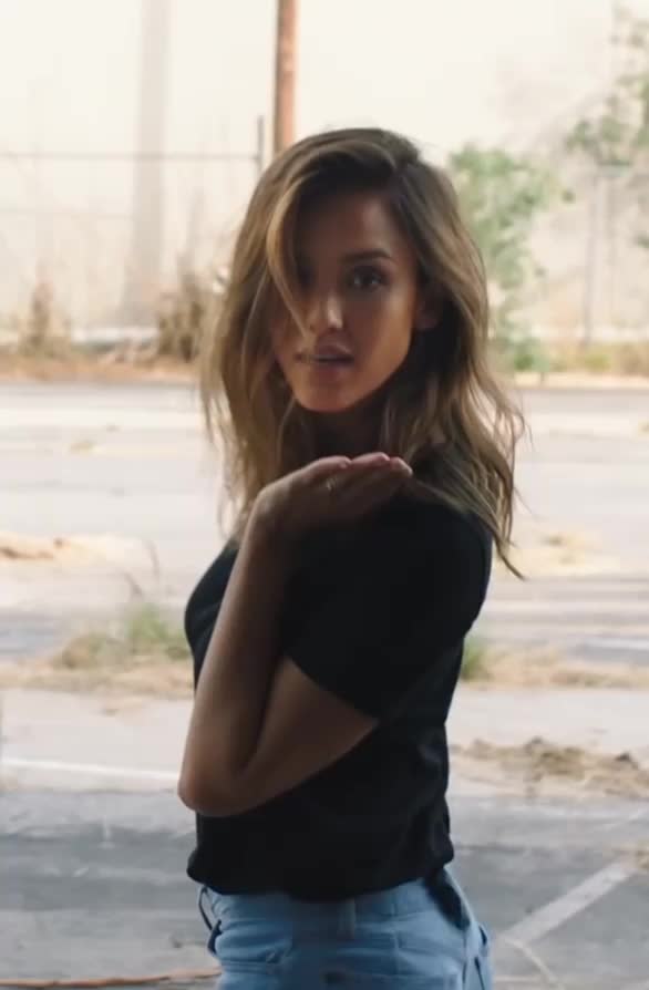 Jessica Alba GIF - 18