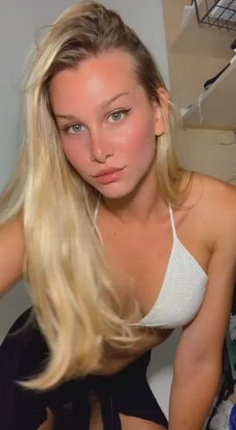 19 years old blonde boobs fitness gif