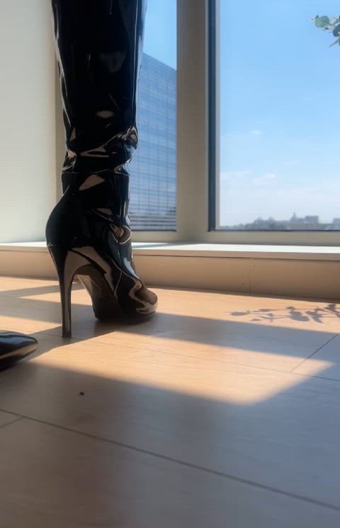 amateur fetish foot fetish heels high heels kinky latex findom foot-worship shiny