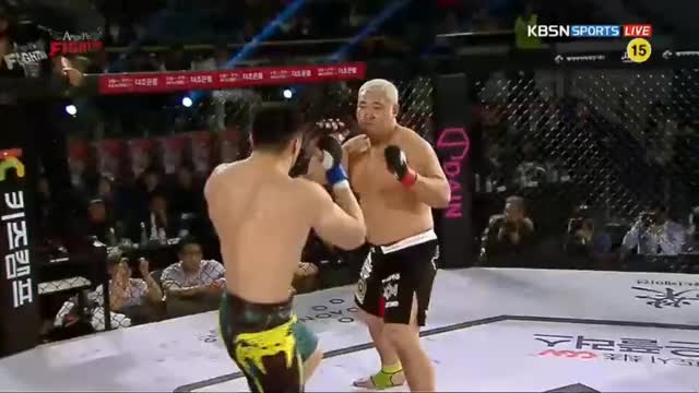 Shakhmaral Dzhetpisov def Jun Soo Lim, was a bit competitive on the feet, wasn't