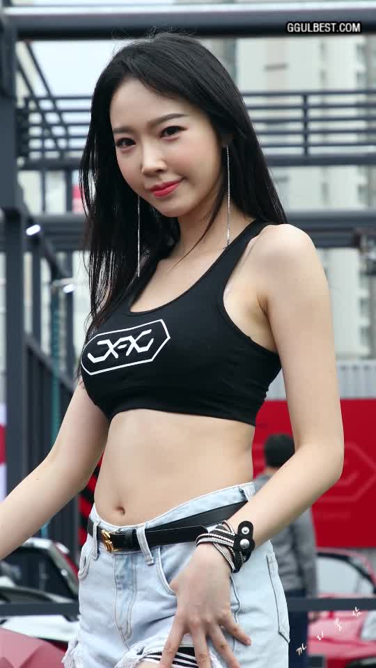 레이싱 모델 김다나 크롭 나시 (Racing model Kimdana Crop sleeveless).gif