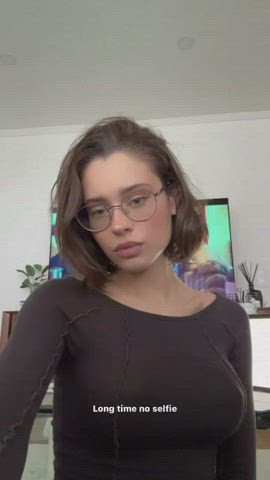 big tits brunette celebrity glasses pokies gif