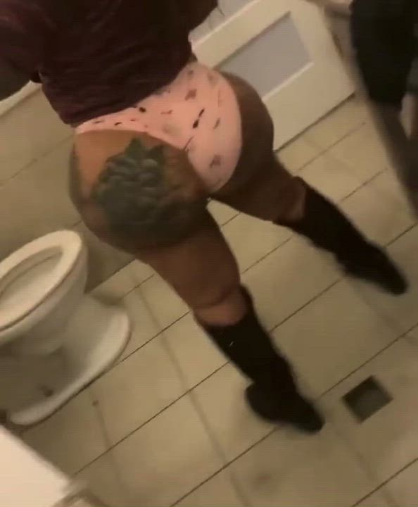 The things I would do to that ass