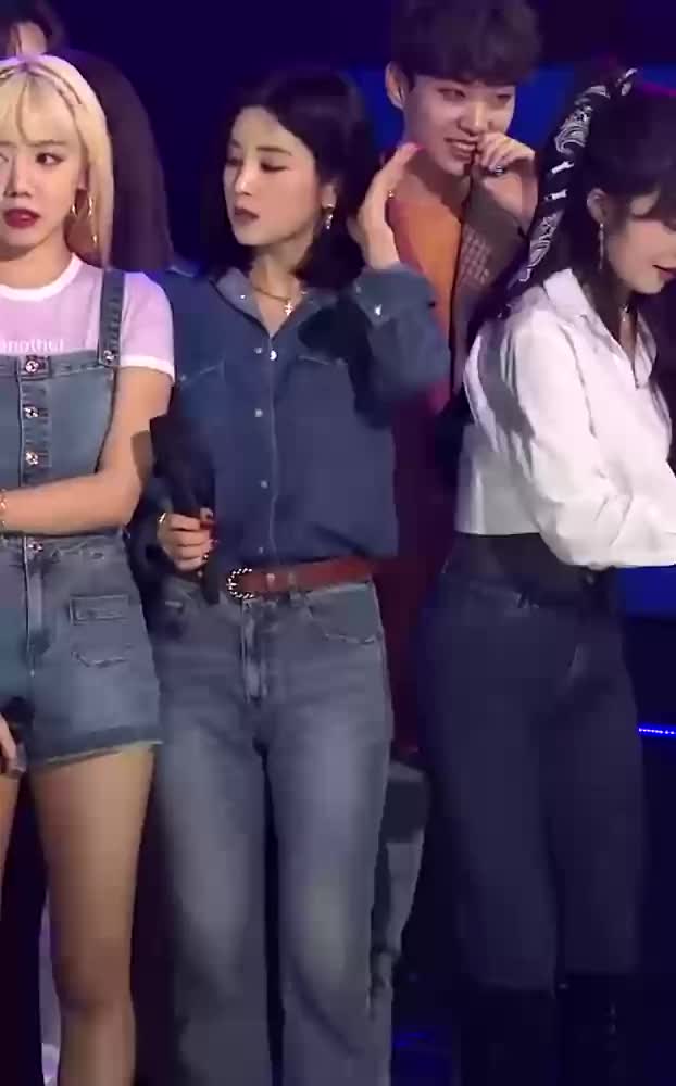 chorong awkward