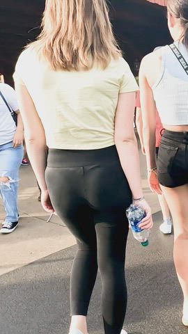 big ass booty candid jiggling leggings pawg see through clothing teen thong gif