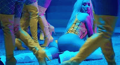 Big Ass Blonde Celebrity Iggy Azalea Twerking White Girl gif