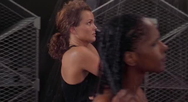 Dina Meyer in Starship Troopers