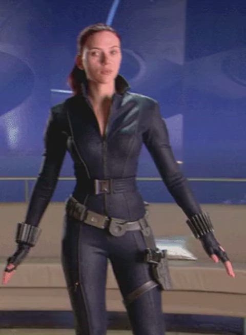 Scarlett Johansson, Showing Off Her Ass In Tight Leather