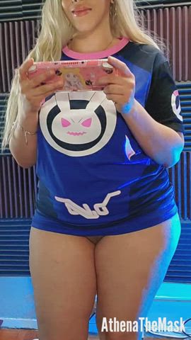 Would you smash a thick gamer girl?