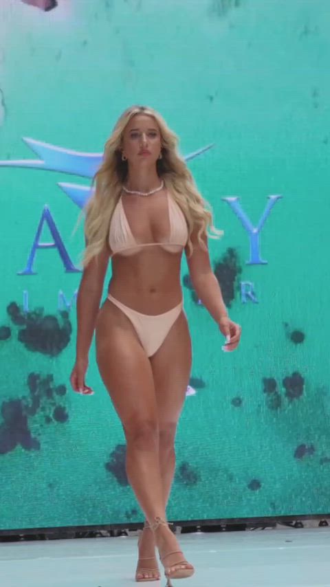 ass big ass bikini blonde model swimsuit gif