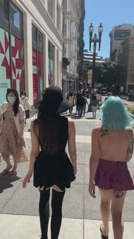 caught exhibitionism exhibitionist goth stranger r/caughtpublic r/justfriendshavingfun