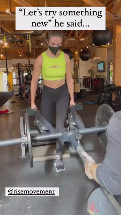 Alison Brie Spandex Workout gif