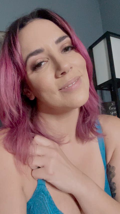 female pov non-nude pov white girl onlyfans-creators pale-girls gif