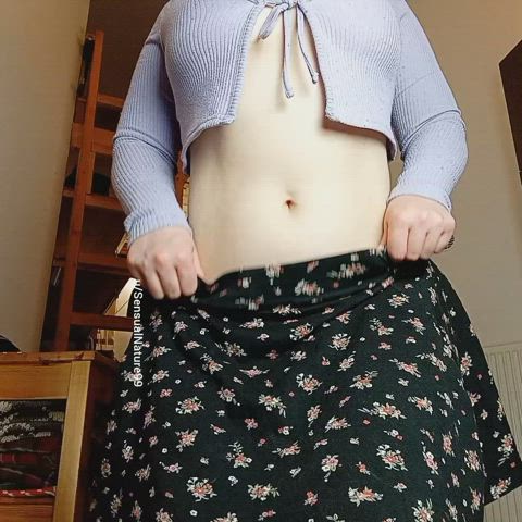 Slowly showing you my tummy [gif]