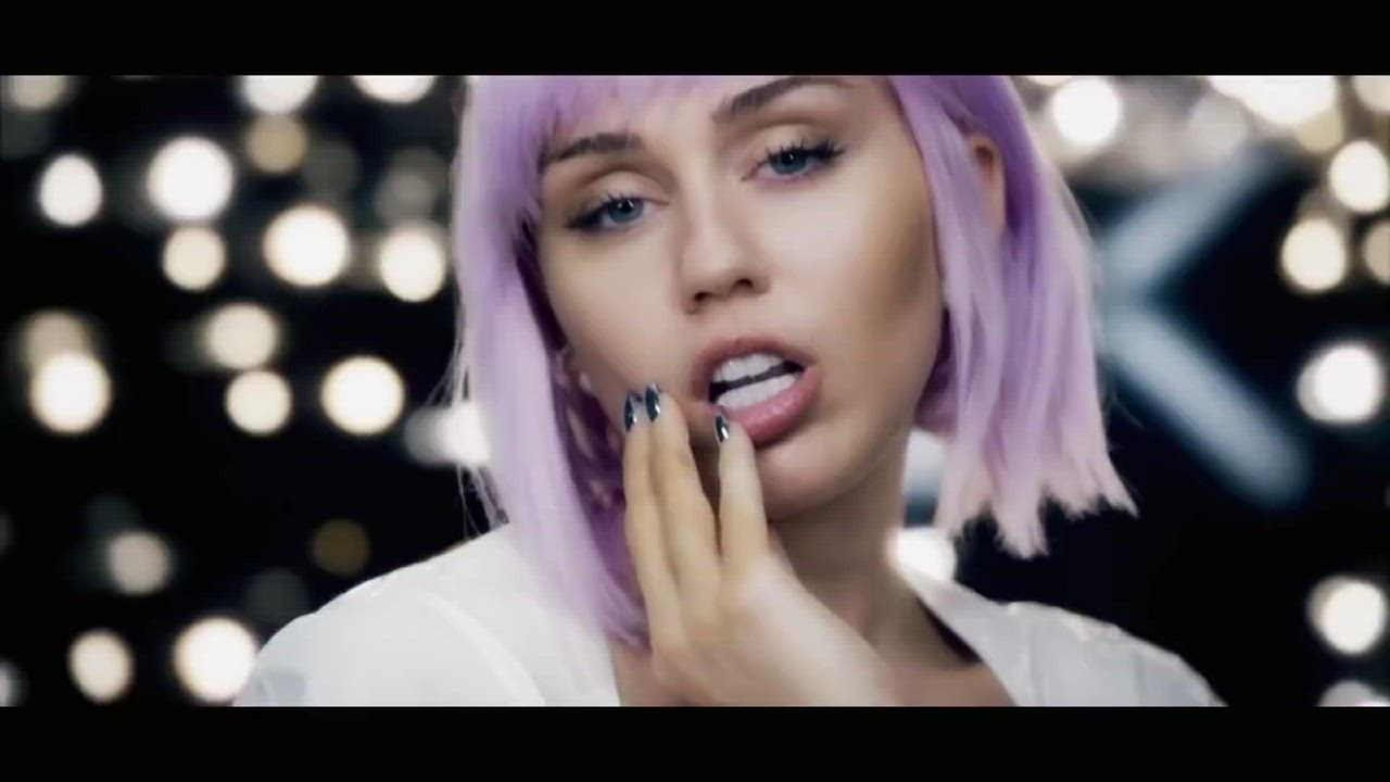Celebrity Cute Miley Cyrus gif