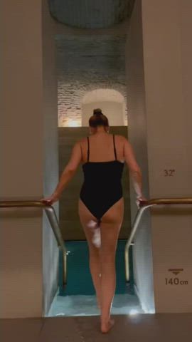 ass big tits brunette celebrity cleavage fake tits legs model swimsuit gif