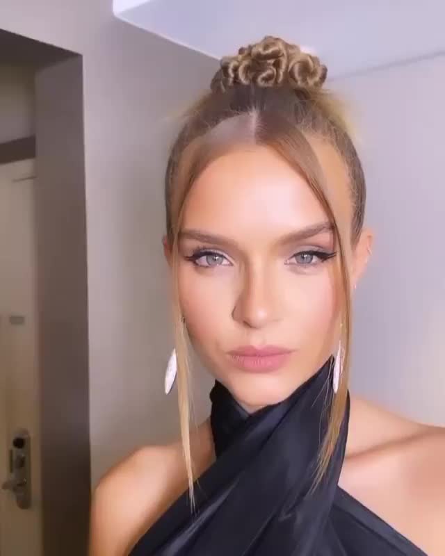 Josephine Skriver gif