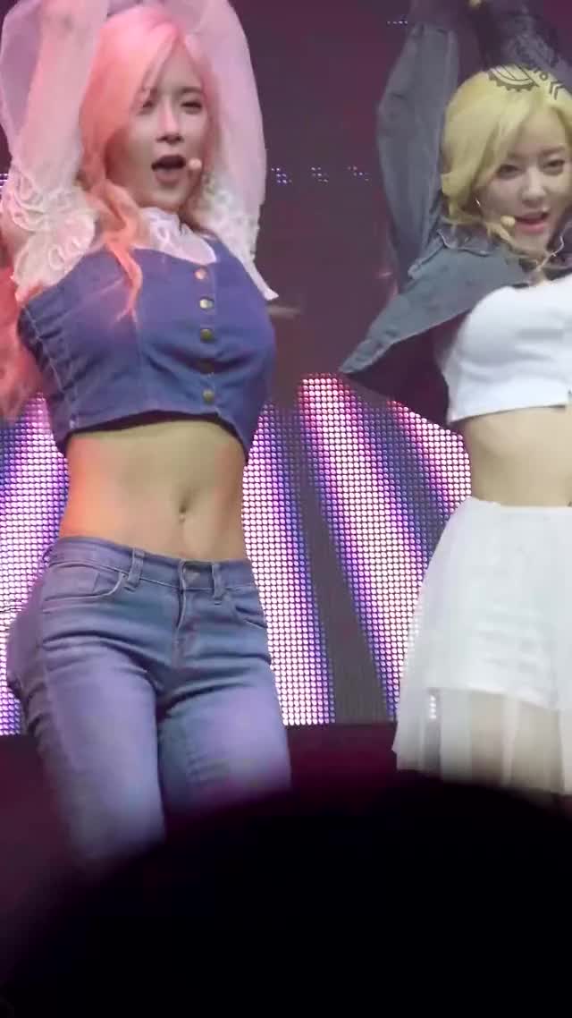 160215 Hyunyoung midriff 2 (Whoo) 2 loop 2