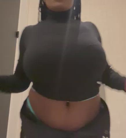 big tits boobs huge tits tits bigger-than-you-thought gif