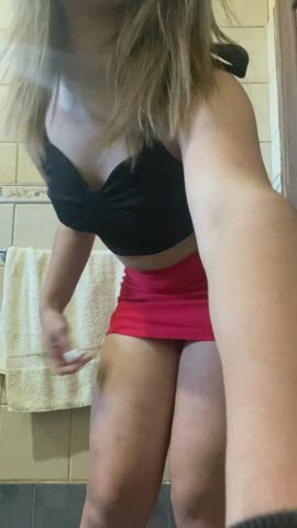 big booty 18 year old ? ? Dick rates ?? ? Customs ? Sexting ? Very interactive ?