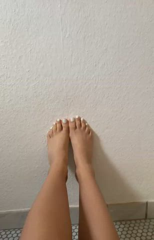 19 Years Old Cute Feet Feet Fetish Legs Petite Schoolgirl Teen Toes gif