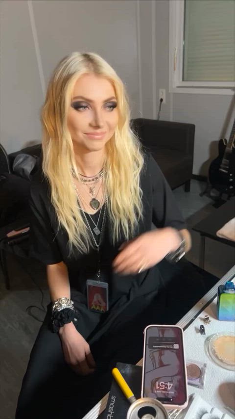 blonde sweet taylor momsen gif