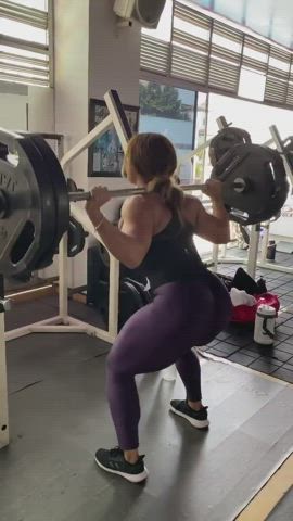 @saritachavez28 squats 100kg (~220lbs) for 30 (yes, thirty) reps... with RIR!