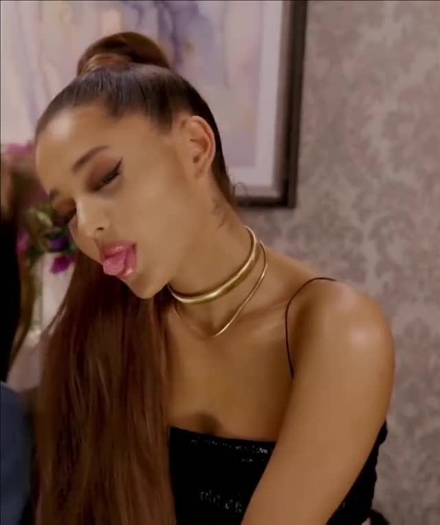 Tongue out - Ponytail Skit w/ Jimmy Fallon - 2018