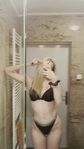 Bathroom time ... do you like my little toy :P