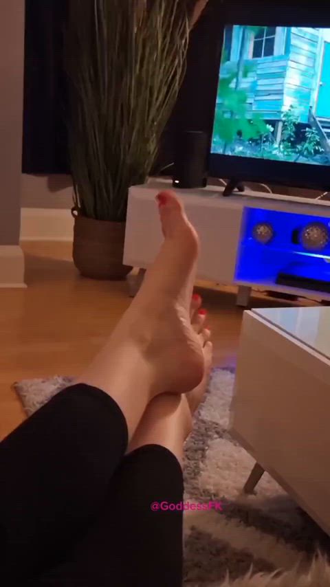 british feet foot foot fetish goddess toes gif