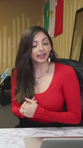 big tits candid cleavage clothed non-nude t-shirt vertical gif