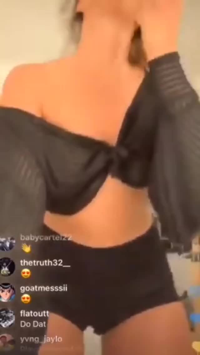 YesJulzIGLiveTwerkandNipSlip