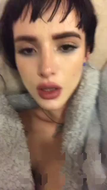 Bella Thorne - 31