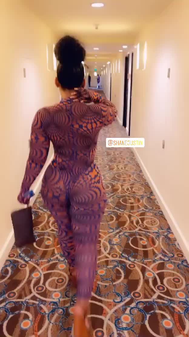 Riri Hotel Walk