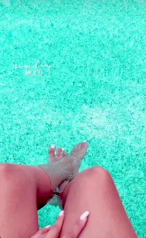 feet pool thighs gif