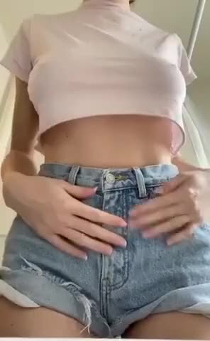 Perfect underboob with the reveal