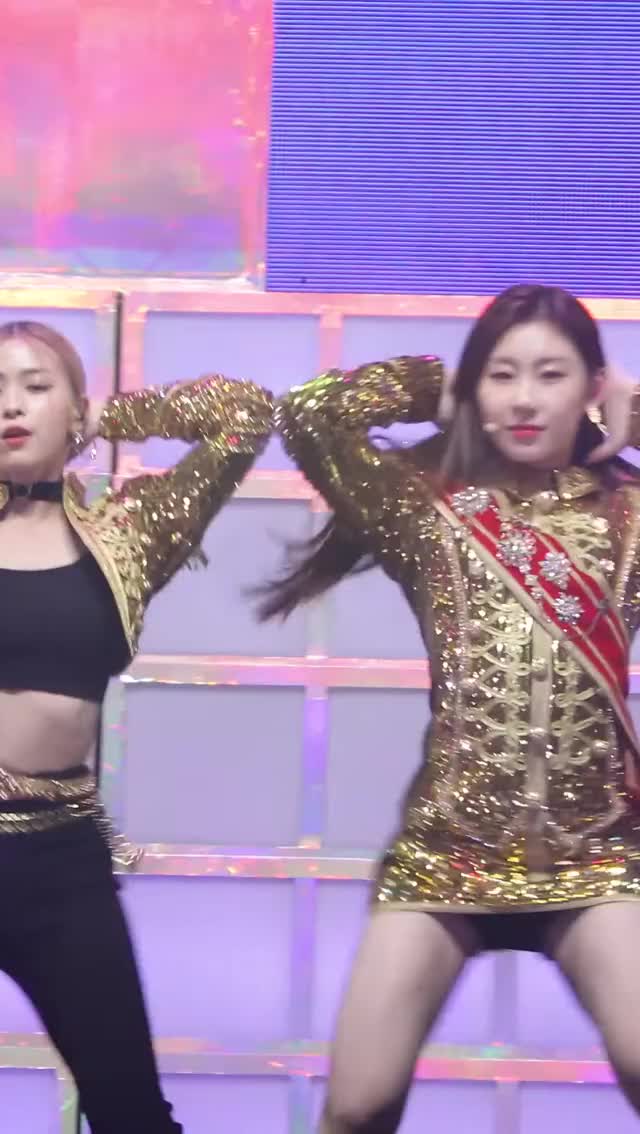 ITZY - Chaeryeong 191130 13