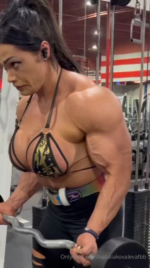 bodybuilder gym muscles muscular girl muscular milf gif