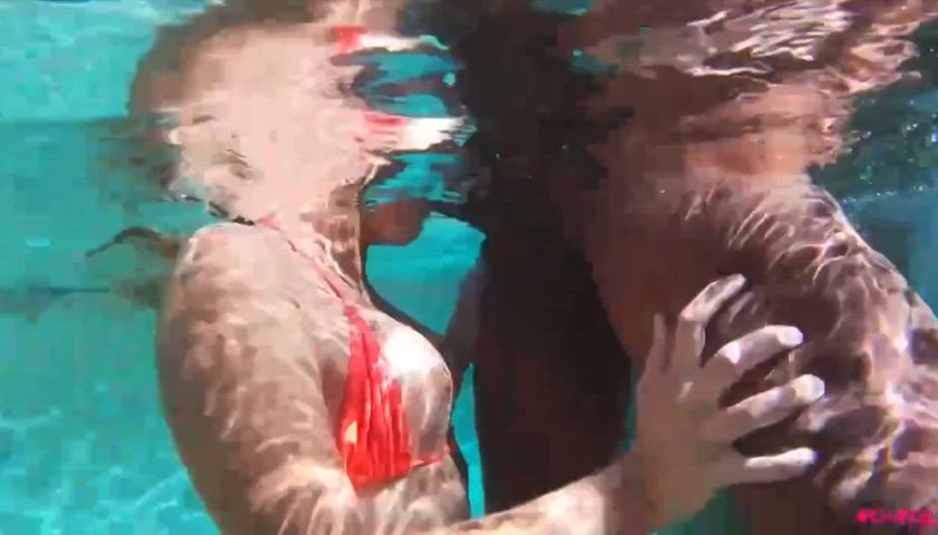 Sucking Dick Underwater 