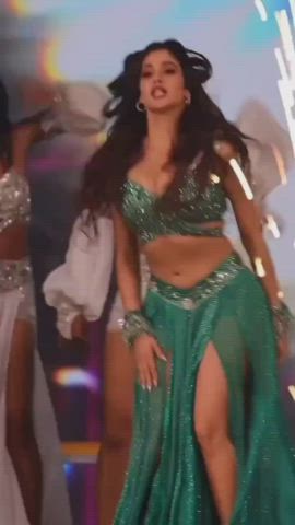 Janhvi Kapoor - look at those back thrusts - wud be wild in bed 🔥🔥