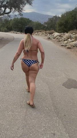 american big ass big tits bikini blonde milf swimsuit gif