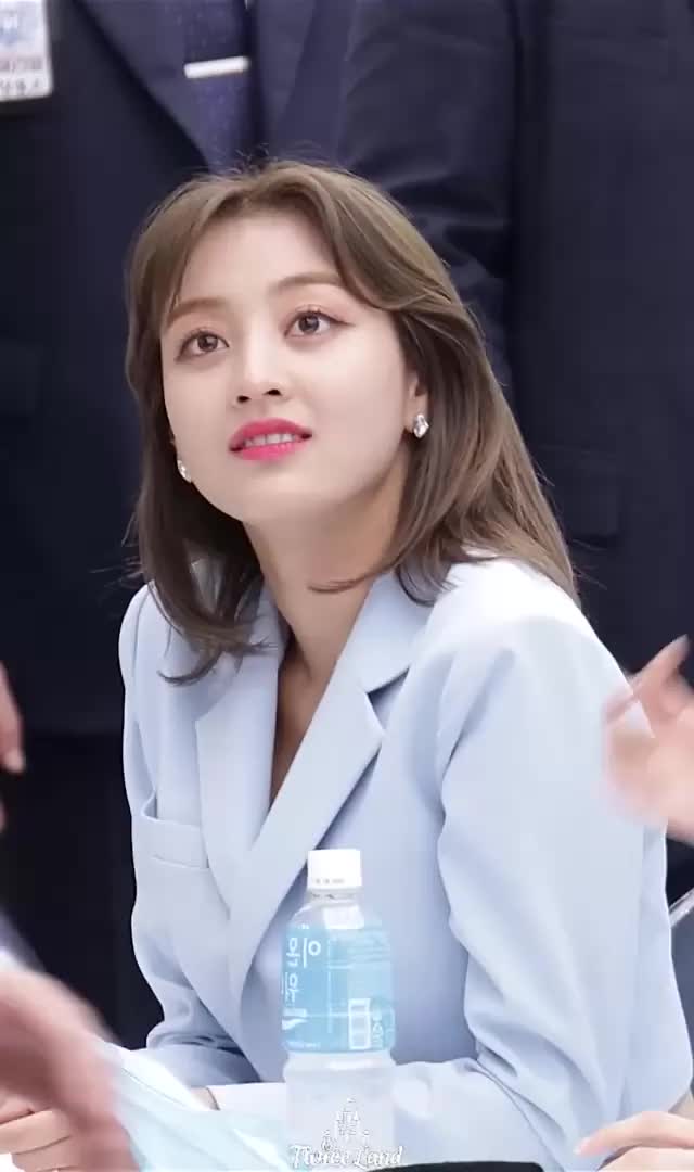 Perfectly smiling Jihyo