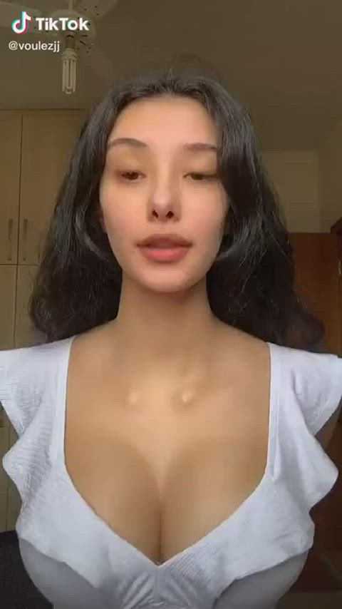 18 years old ass booty girls homemade pretty starlet teen tiktok tits gif