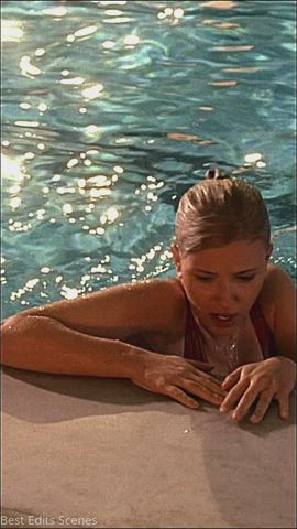 Scarlett Johansson In Pool