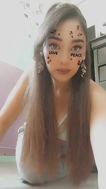 Ariana Grande look