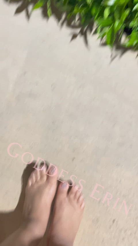 Goddess feet in the wild 🍃