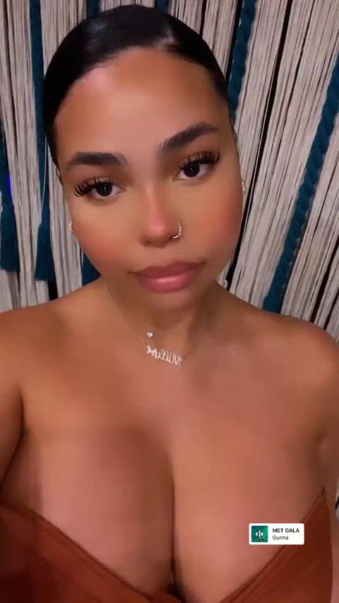 boobs cleavage lightskinned gif